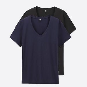 🌵 UNIQLO V-neck Black Tee Size L (2 set bundle)